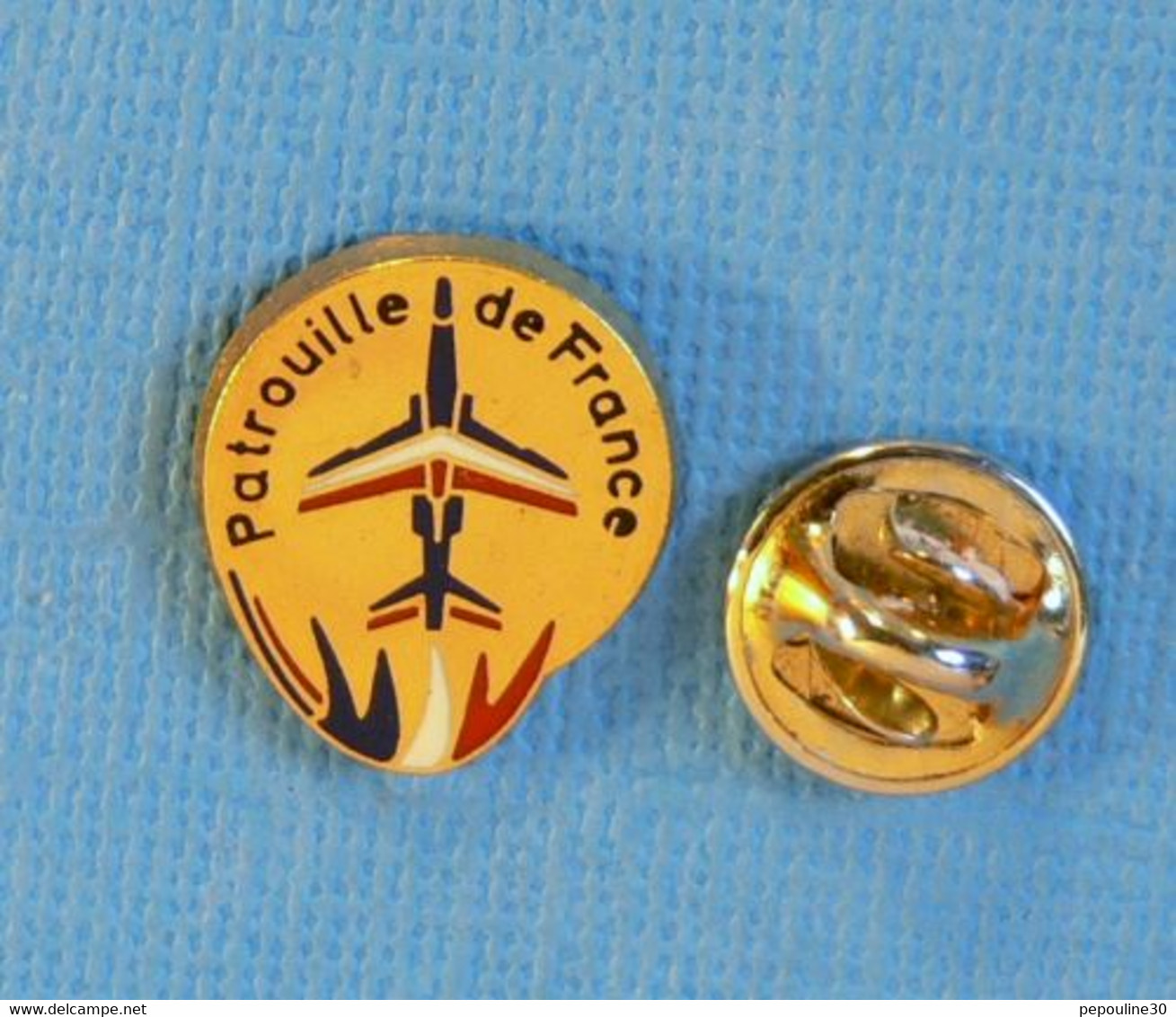 1 PIN'S //  ** BADGE PATROUILLE DE FRANCE / ALPHAJET / ARMÉE DE L'AIR ** . (BERAUDY) - Avions