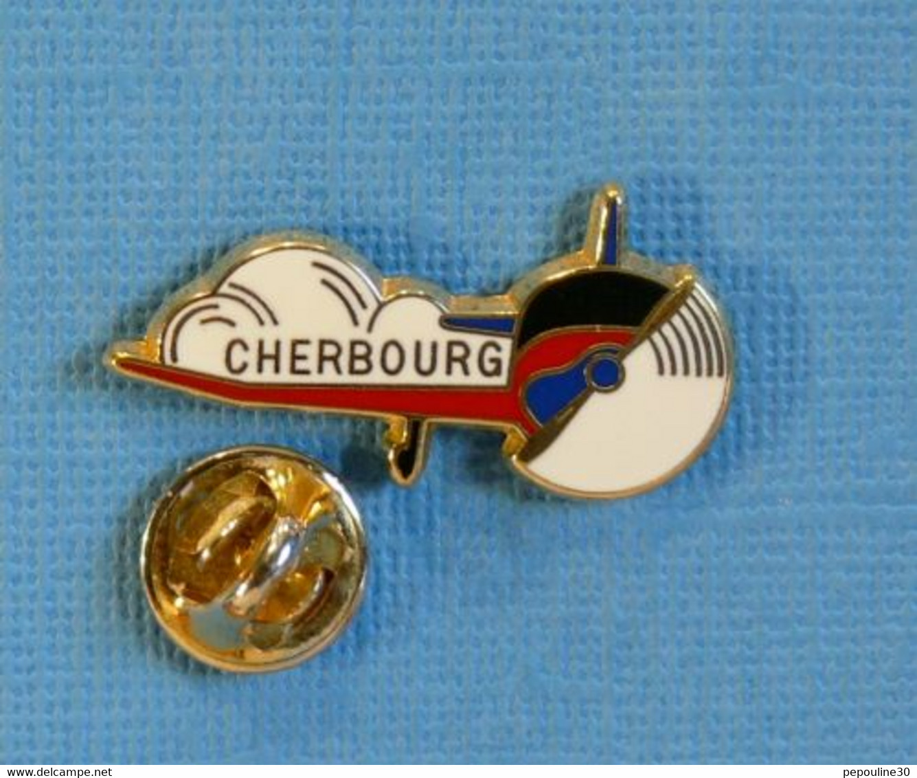 1 PIN'S //  ** LOGO / AÉRO CLUB JEAN PIQUENOT / CHERBOURG ** . (Pichard) - Avions