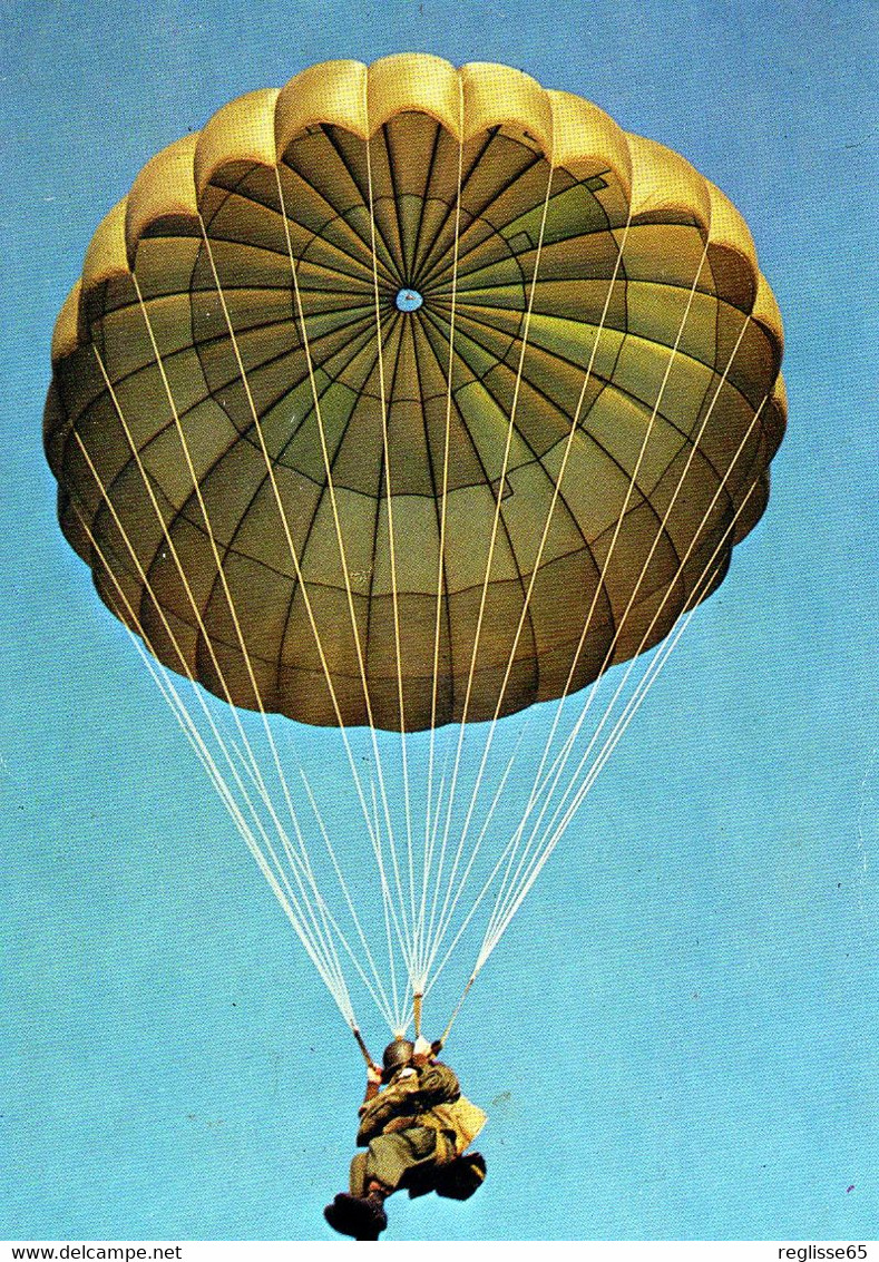 JOLIE CARTE D'UN PARACHUTISTE EN VOL - CL.25.47 - Parachutting