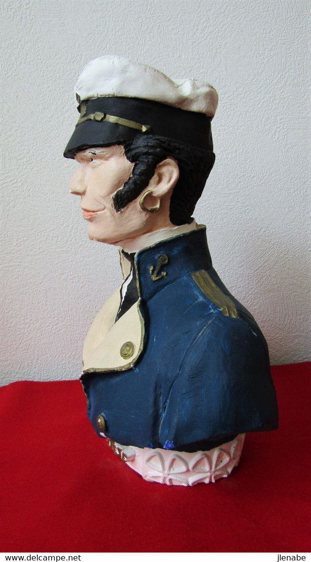 Buste Artisanal En Plâtre De Corto Maltese - Statuettes En Résine