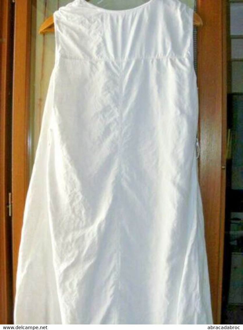 Robe Ancienne - Tres Bon Etat - Coton Drap - Avec Broderies - Autres & Non Classés