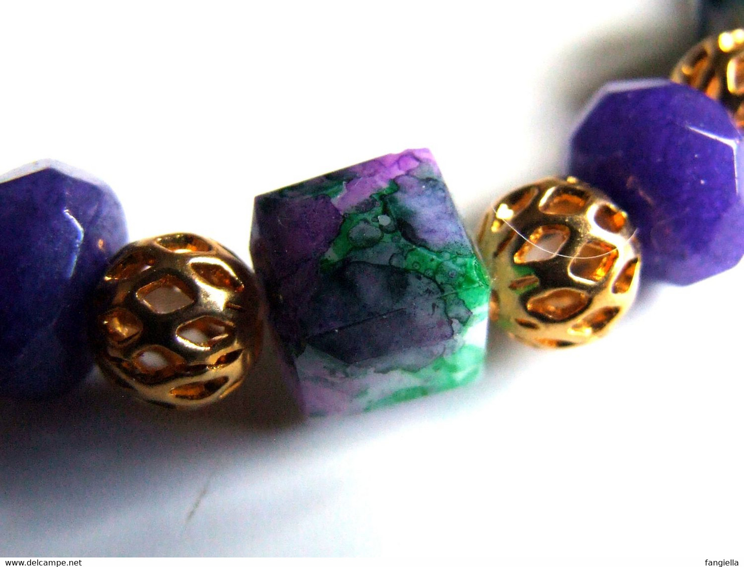 Bracelet Artisanal, Jade, Verre, Cubes Facettés, Bijou Multicolore, Violet, Vert, Perles Filigrane Doré, élégant, Raffin - Armbanden