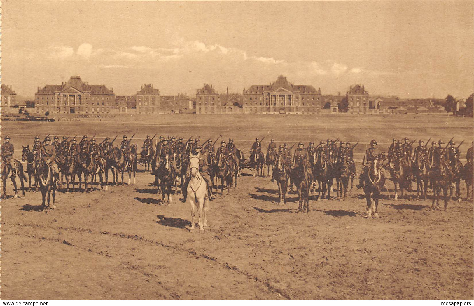 1er Régiment De Guides - 3e Escadron à La Plaine D'Exercice - Regimente