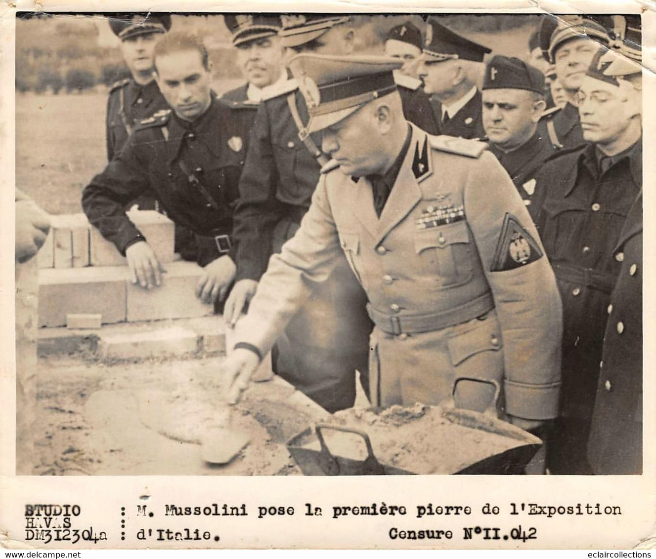 Photographie:   Mussolini Pose La 1 ère Pierre De L'Exposition D'Italie   (voir Scan Et Commentaires) - Andere & Zonder Classificatie