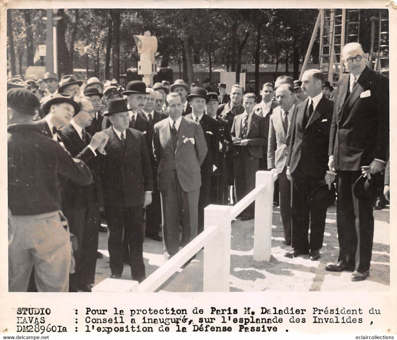 Photographie: Daladier .Inauguration De Le Défense Passive  Esplanade Des Invalides  (voir Scan Et Commentaires) - Autres & Non Classés