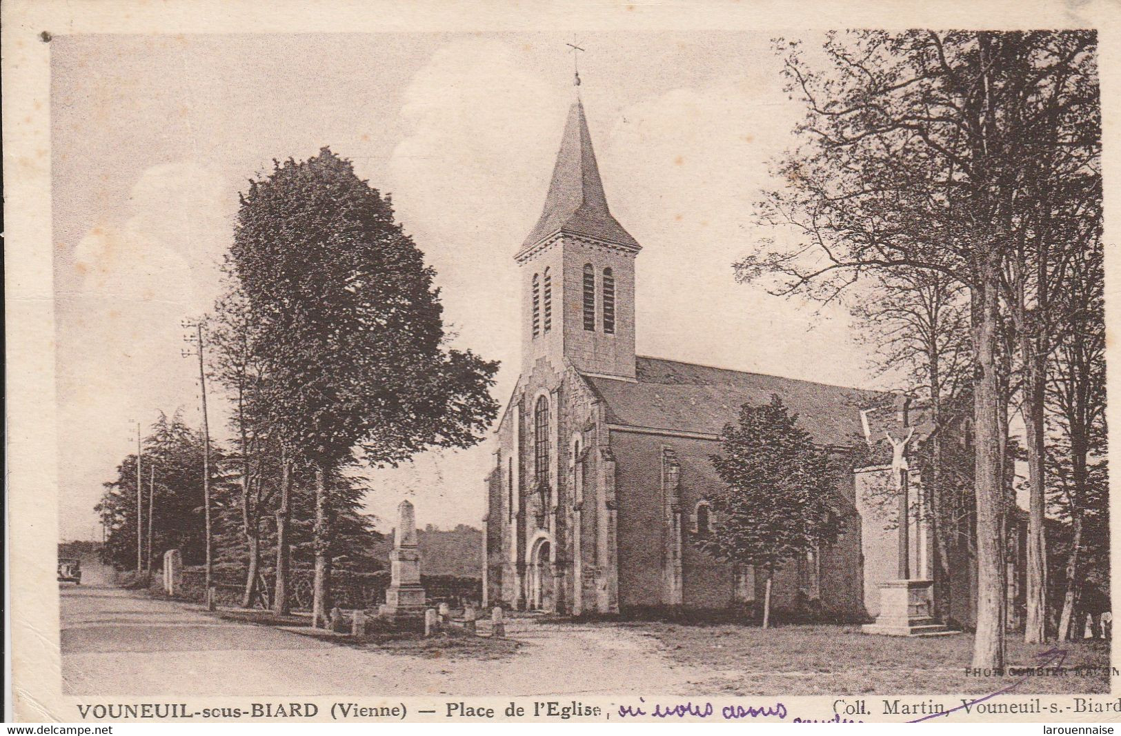 86 -  VOUNEUIL SOUS BIARD - Place De L' Eglise - Vouneuil Sous Biard