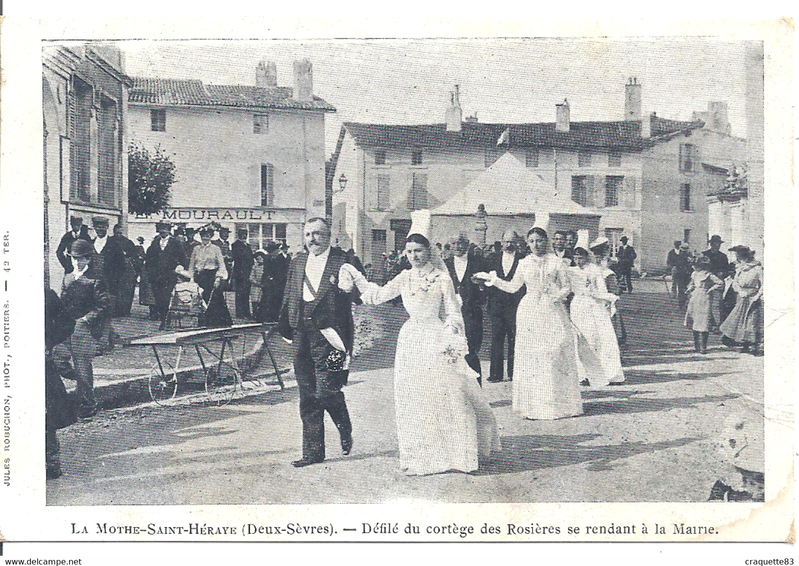 LA MOTHE-SAINT-HERAYE - DEFILE DU CORTEGE DES ROSIERES SE RENDANT A LA MAIRIE - La Mothe Saint Heray