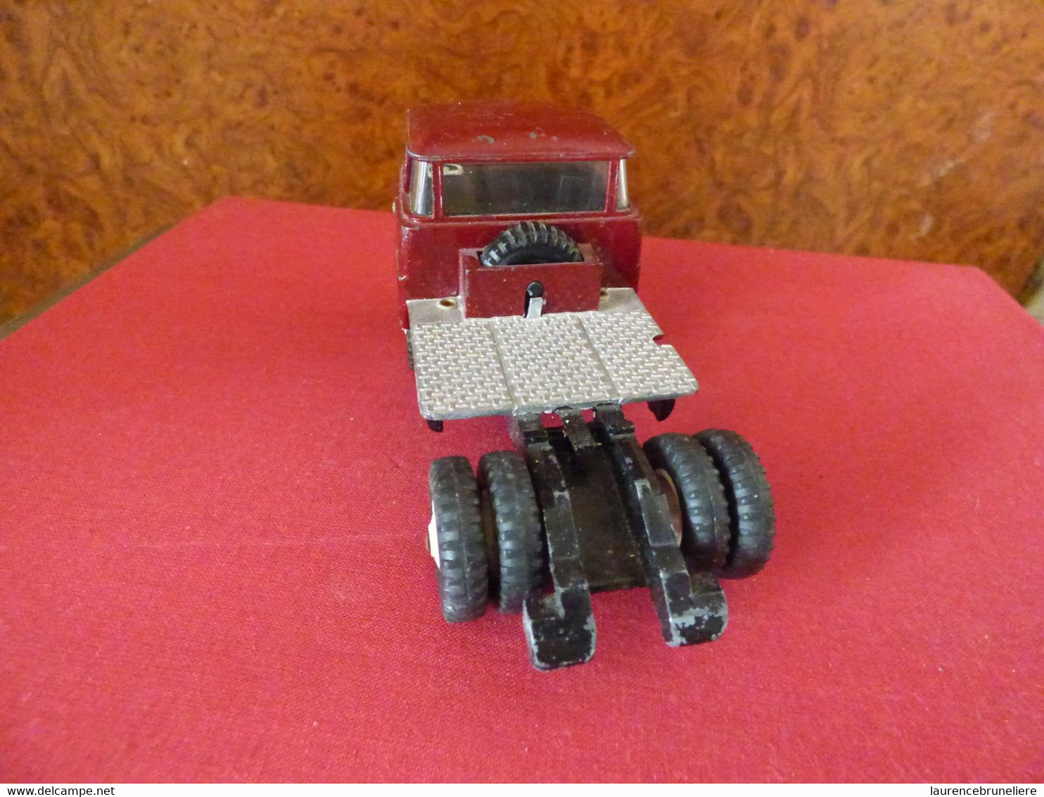 DINKY SUPER TOYS CHASSIS CAMION UNIC ESTEREL COULEUR BORDEAUX ET ARGENT - Toy Memorabilia