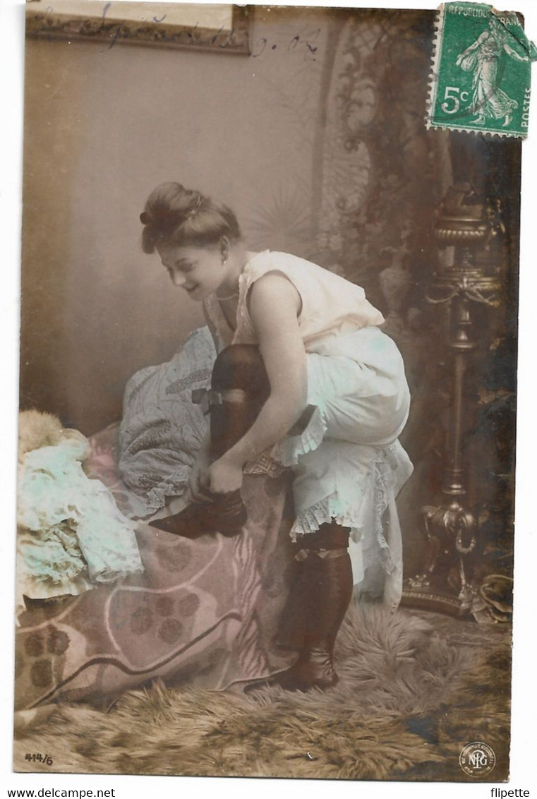 L330A0106 -  Jeune Femme En Train De S'habiller  - NPG N°414/6 - Femmes