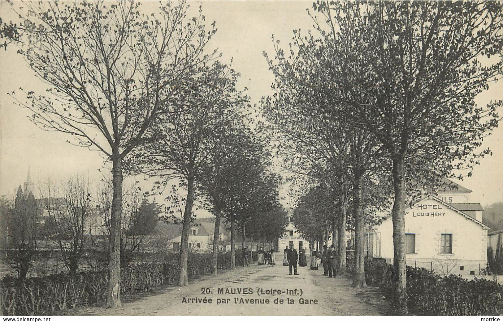 MAUVES - Arrivée Par L'avenue De La Gare, Hôtel Louis Hery. - Mauves-sur-Loire