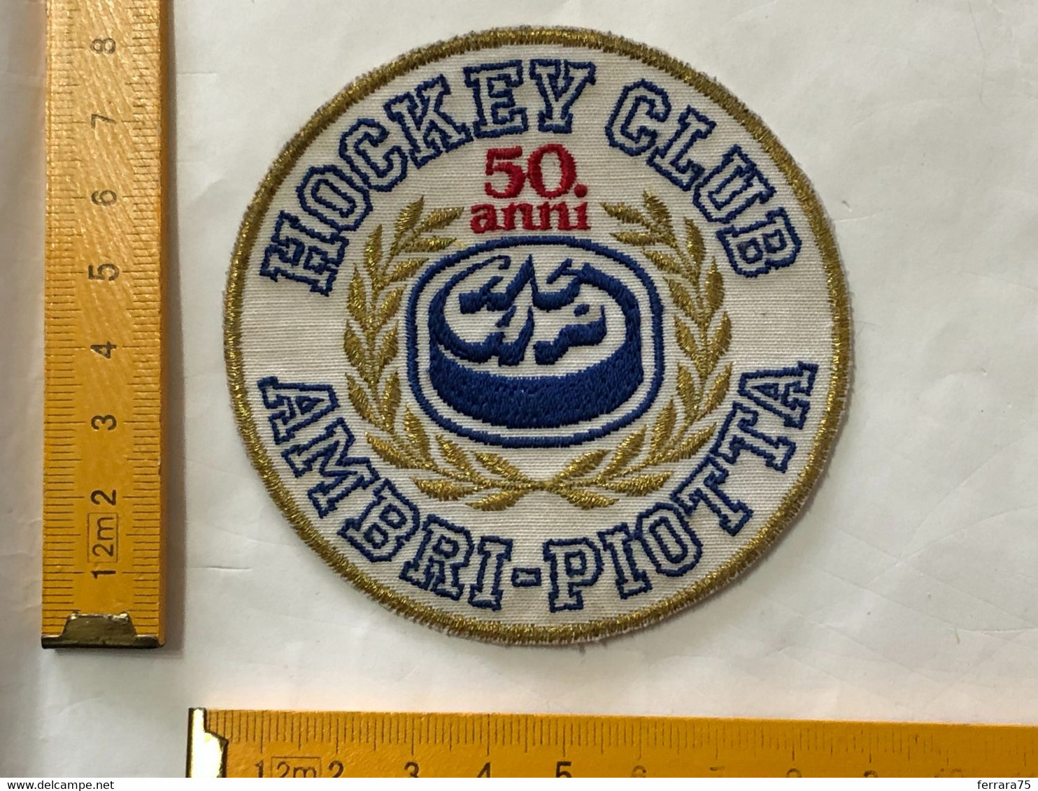 PATCH TOPPA RICAMATA HOCKEY CLUB AMBRI-PIOTTA 50 ANNI VINTAGE. - Altri & Non Classificati