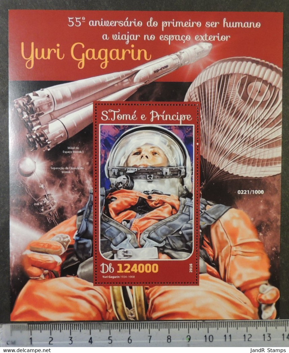 St Thomas 2016 Space Yuri Gagarin Astronauts Vostok 1 Rockets S/sheet Mnh - Hojas Completas