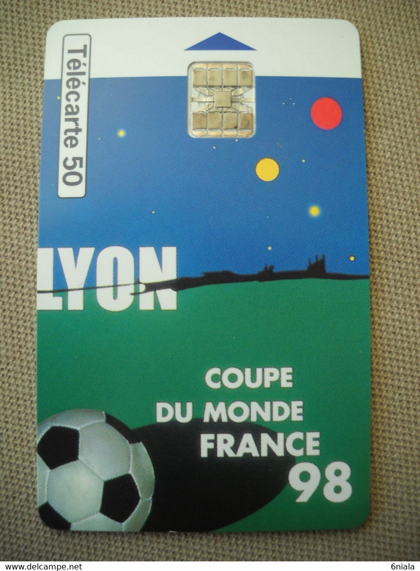 6935 Télécarte  Collection Football  FRANCE 98 Coupe Du Monde LYON Stade GERLAND    (scans Recto Verso) 50U - Sport