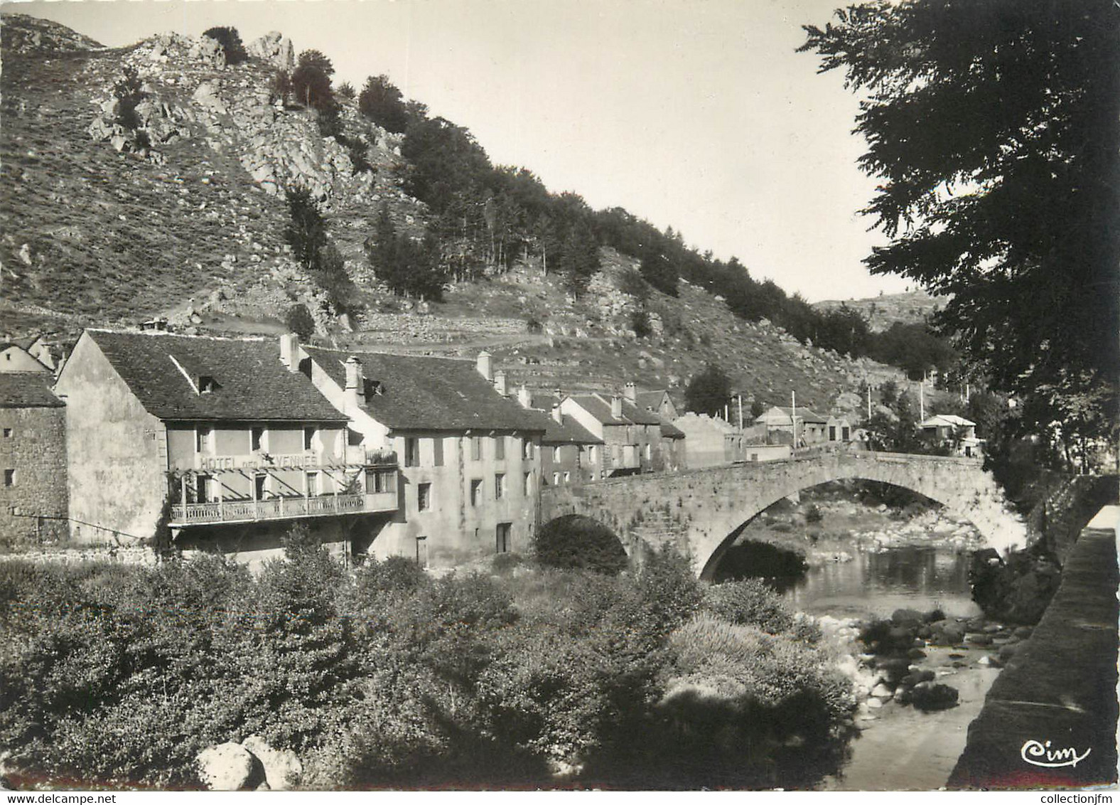 / CPSM FRANCE 48 "Le Pont De Montvert, L'hôtel Des Cévennes Et Le Grand Pont" - Le Pont De Montvert