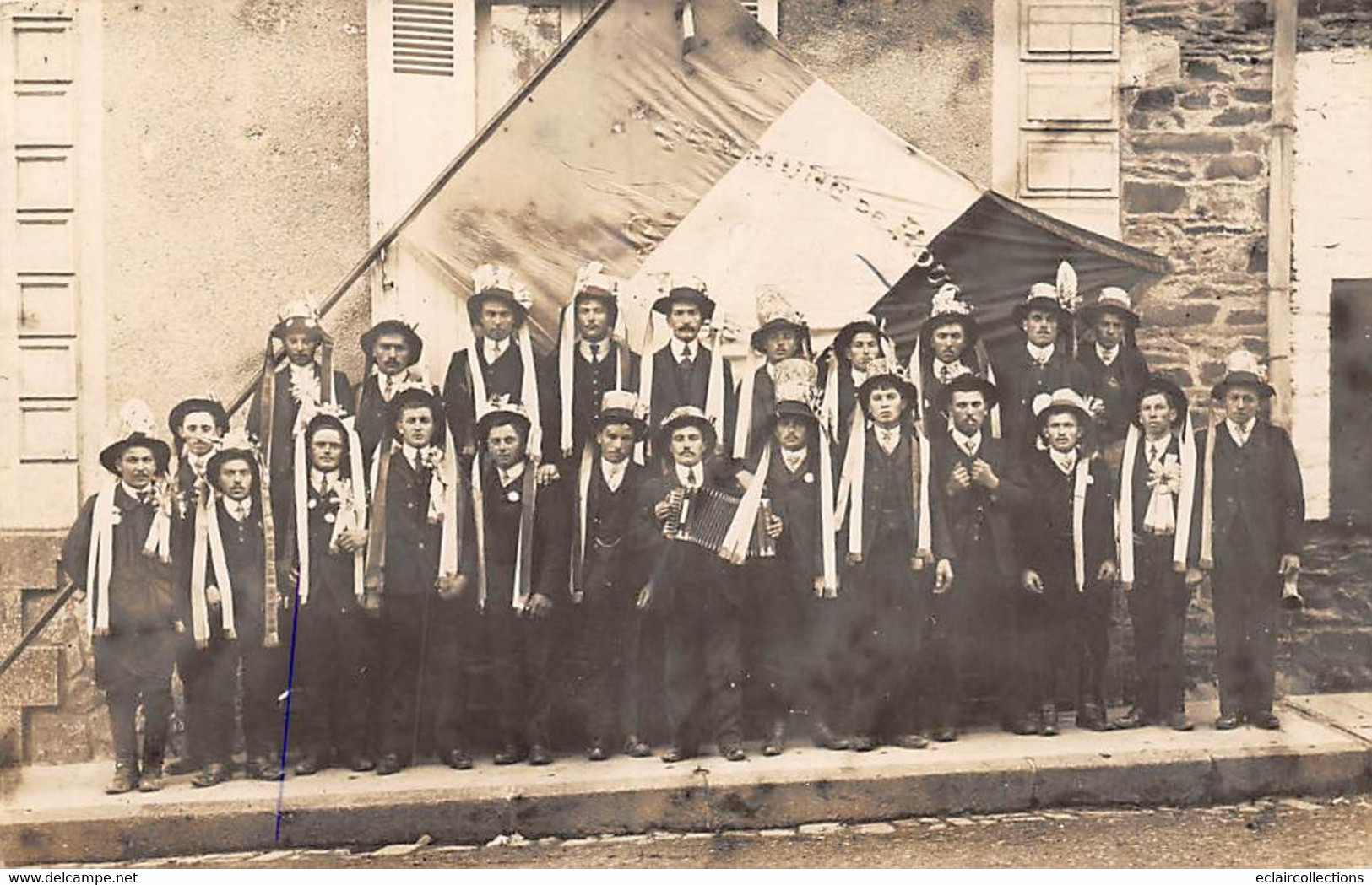 Thème Militaria       Carte Photo   Groupe De Conscrits Dont Accordéon Ville Commençant Par Hou..       (voir Scan) - Andere & Zonder Classificatie