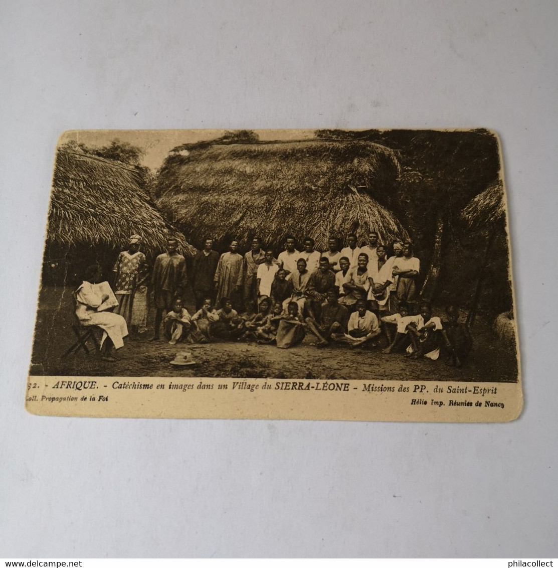 Afrique Sierre Leone // Catechism Et Images Dans Un Village 19?? - Sierra Leone