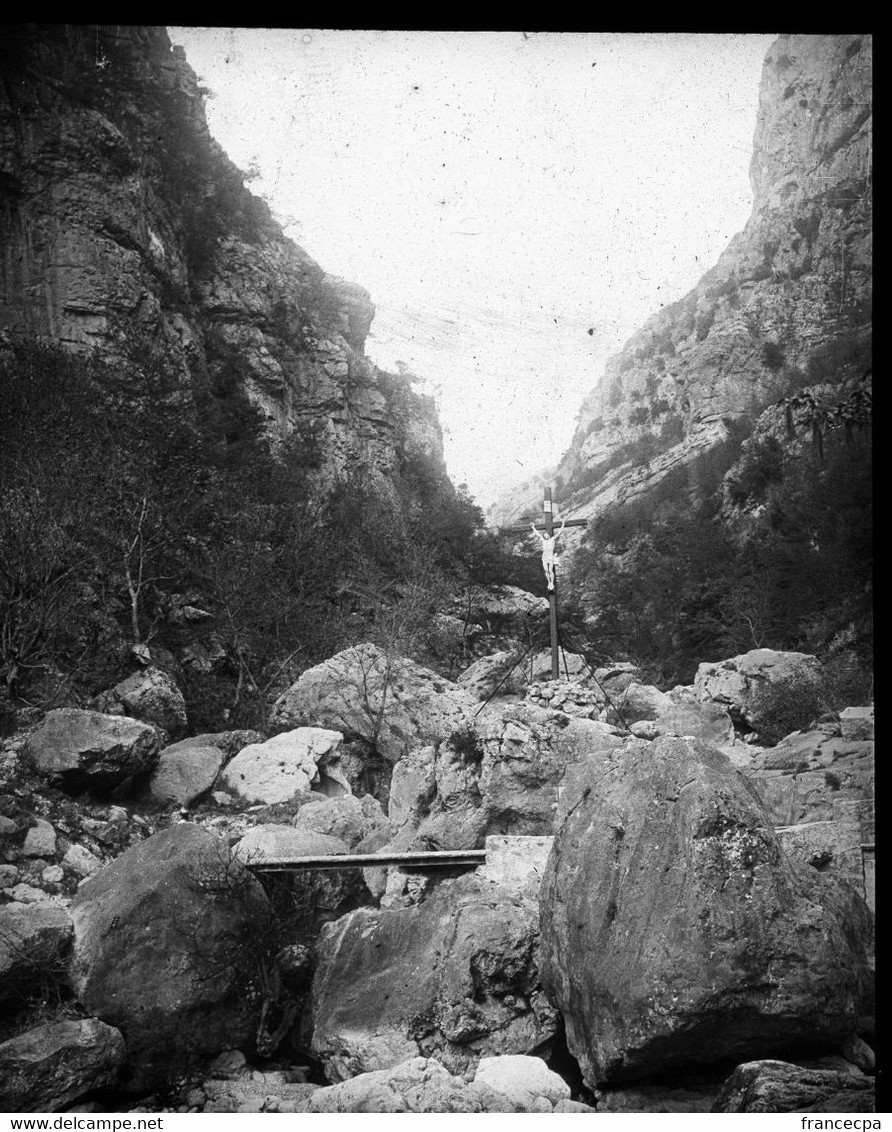 V0464 - ALPES MARITIMES - Prés De Grasse - Gorges Du Loup - Plaques De Verre