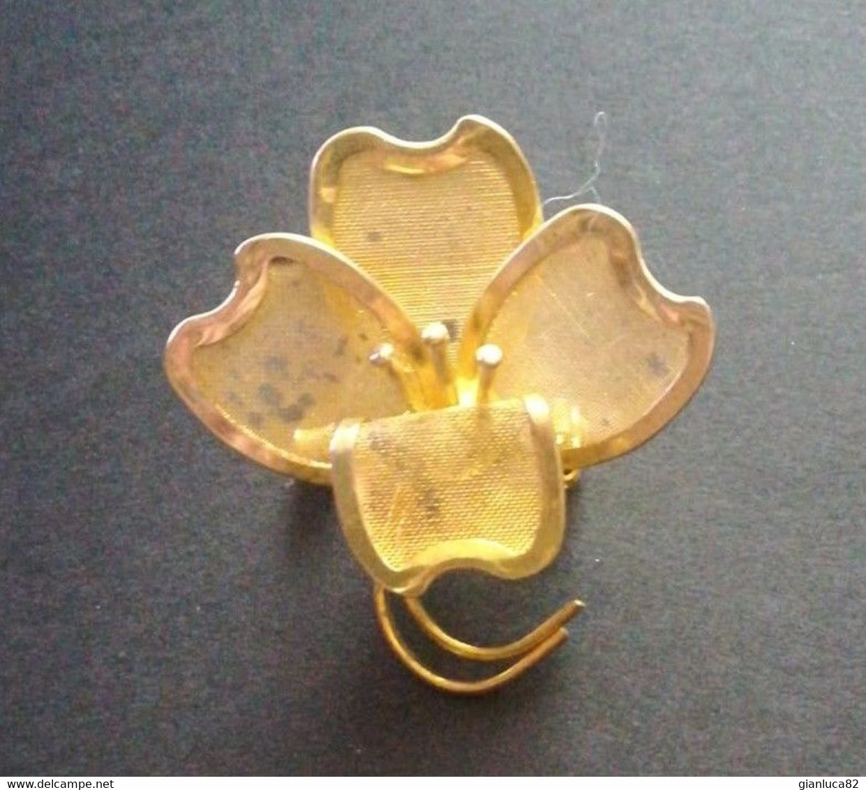 Spilla Vintage Fiore Dorato Lavorato 4,0 X 4,0 Cm (220) Come Da Foto Piccole Macchie - Brooches