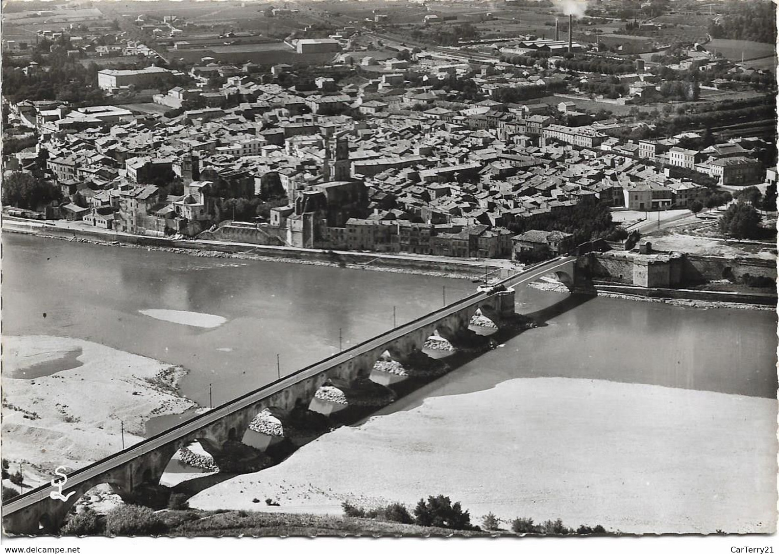 CPSM. 30 PONT SAINT ESPRIT. VUE AERIENNE. - Pont-Saint-Esprit