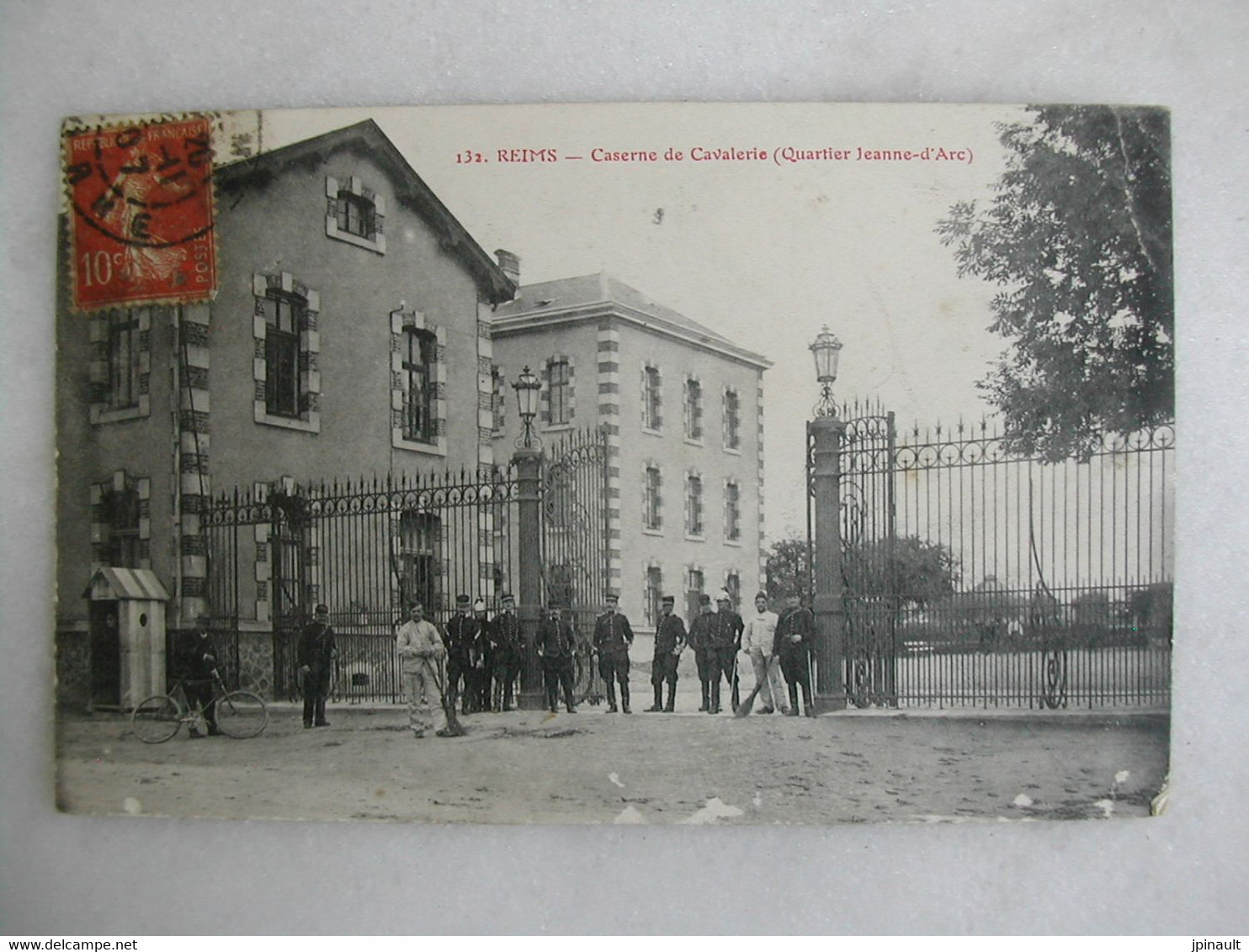 MILITARIA - REIMS - Caserne De Cavalerie - Quartier Jeanne D'Arc (très Animée) - Barracks