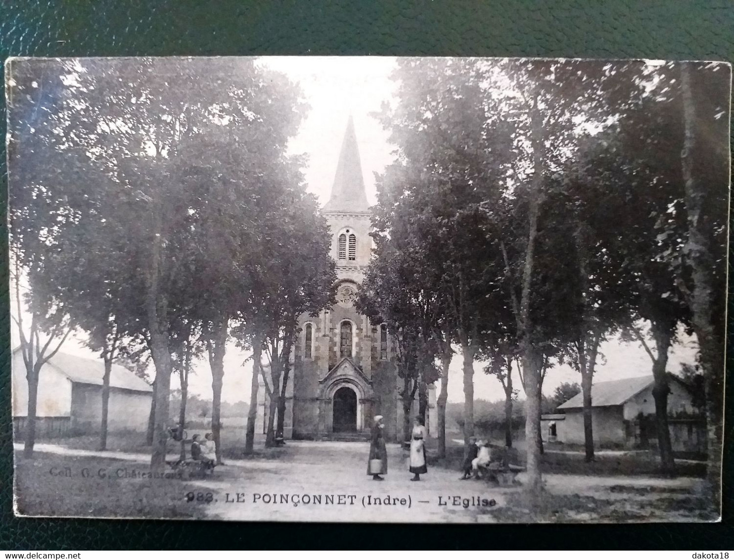 36 ,  Le Poinçonnet ,la Place Et L'église En 1915 - Other & Unclassified