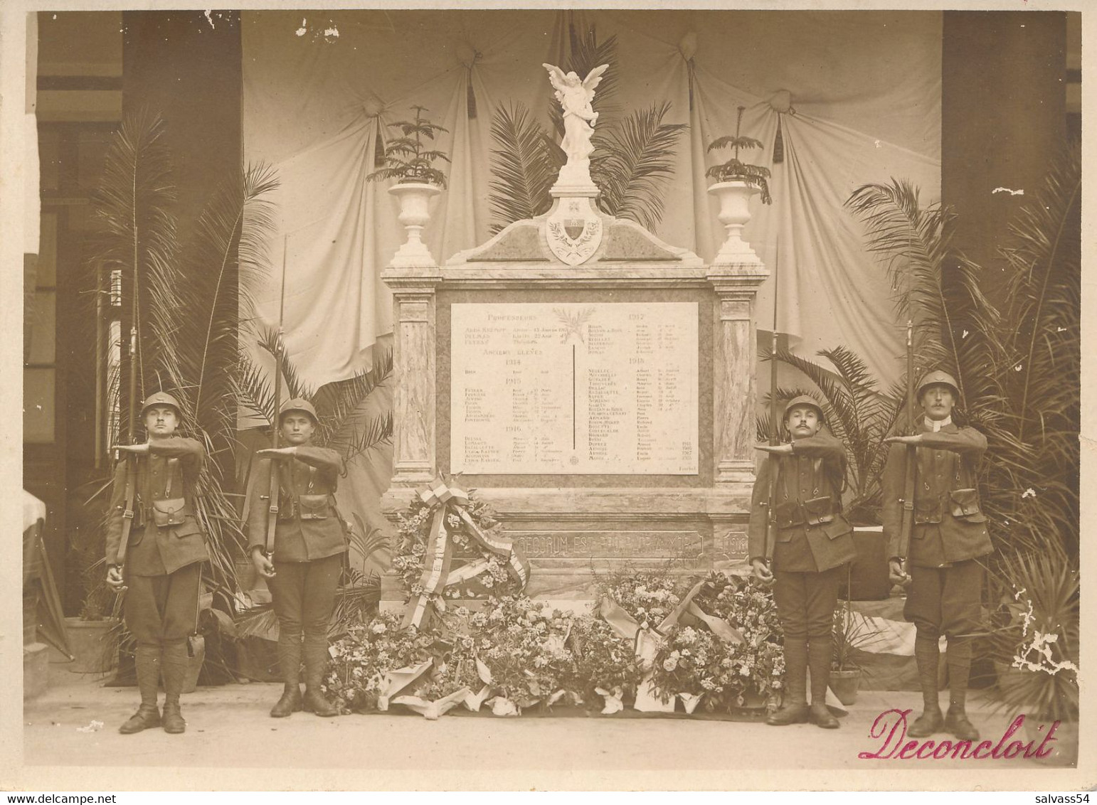 Photo Format (14,5 Cm X 11 Cm) Monument Aux Mort De L'école Secondaire Libre De TUNIS Par DECONCLOIT (BP) - War, Military