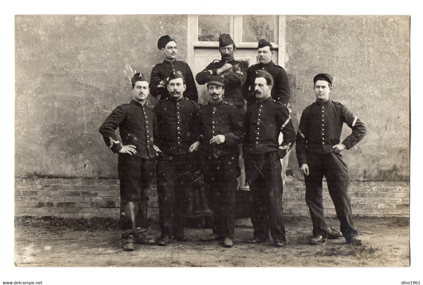 CPA 3097 - MILITARIA - Carte Photo Militaire - LE MANS - Un Groupe De Soldats - Personnages