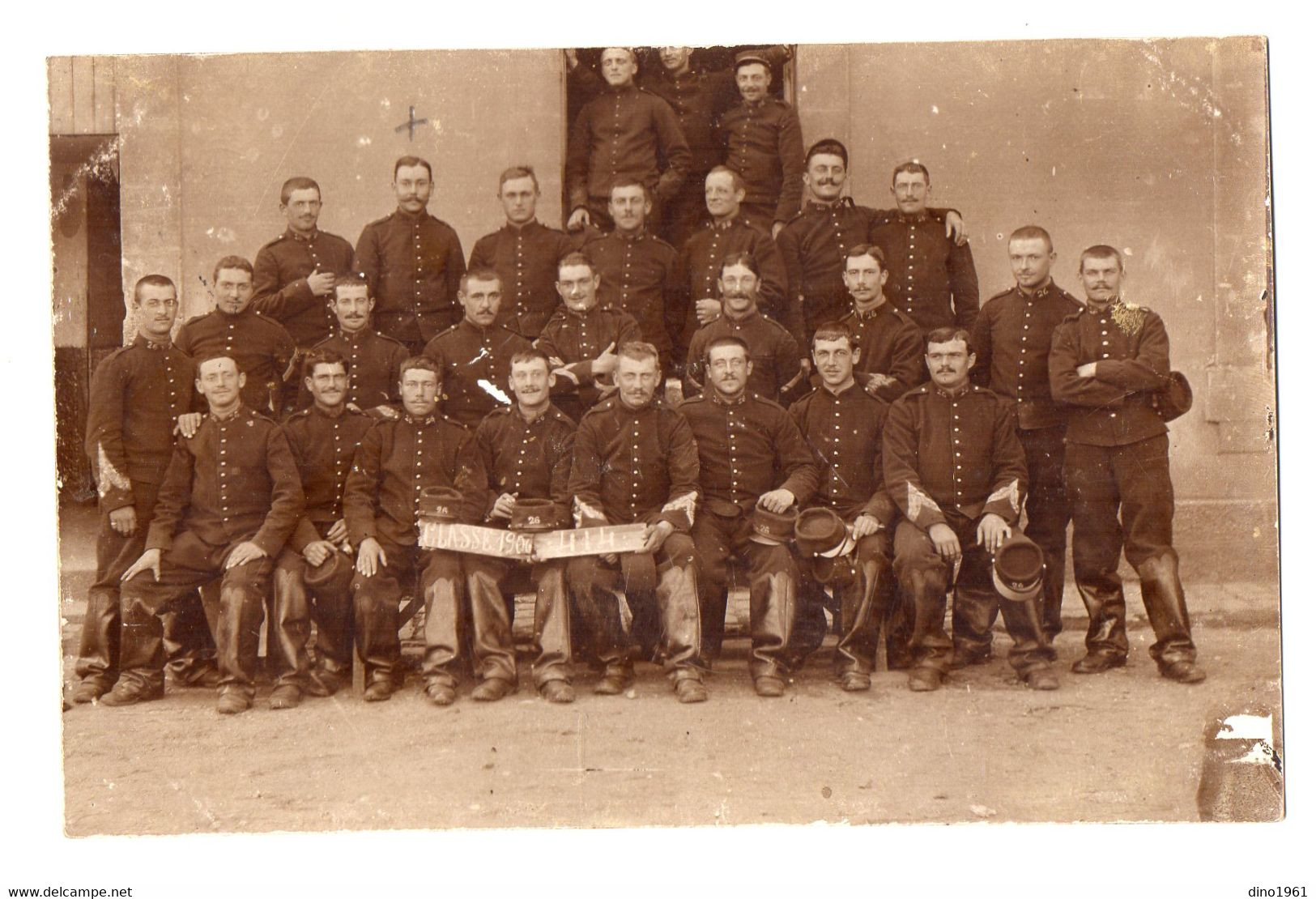 CPA 3099 - MILITARIA - Carte Photo Militaire - LE MANS - Un Groupe De Soldats N° 26 Sur Les Cols - Personnages