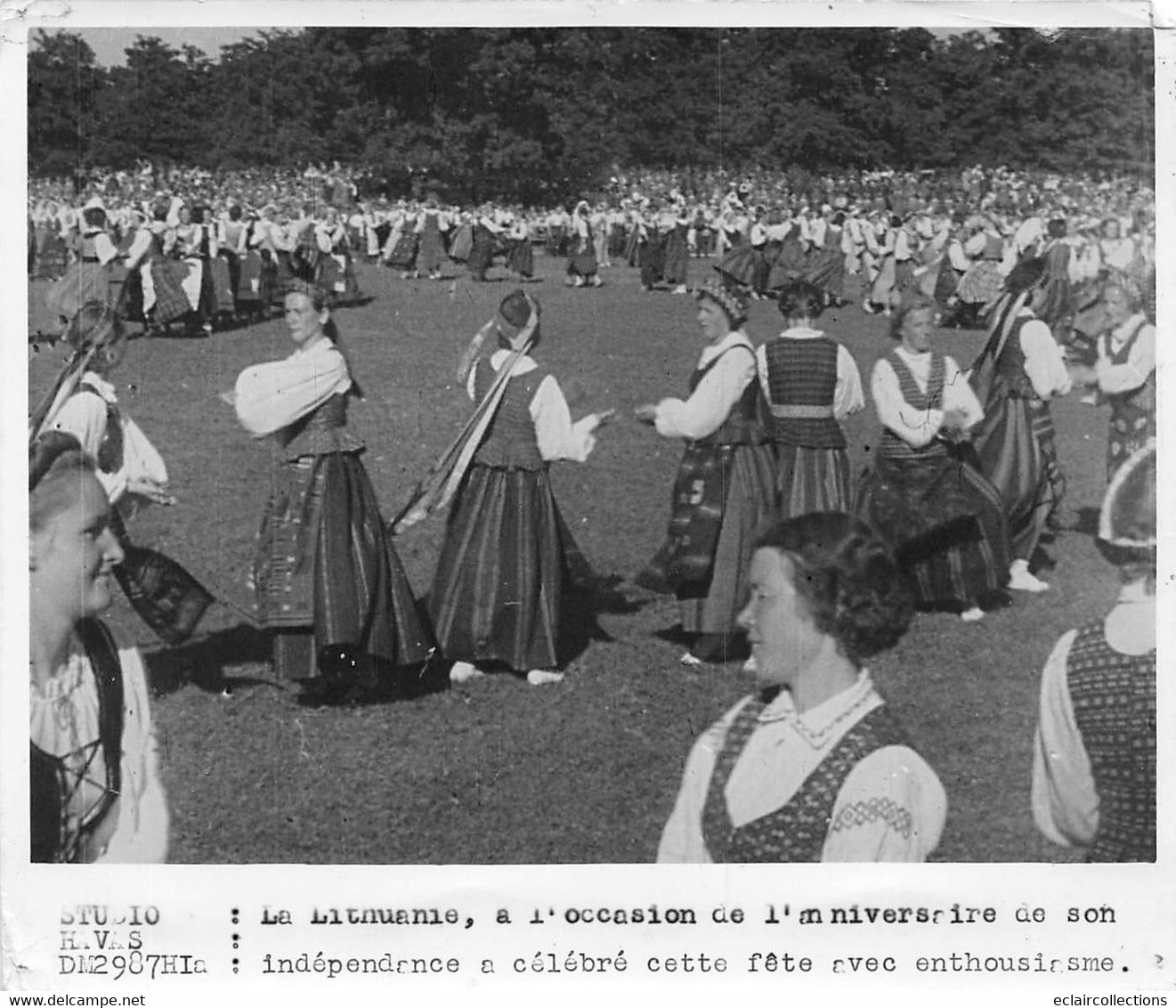 Photographie      La Lithuanie Célèbre Son Indépendance     (voir Scan Et Commentaires) - Andere & Zonder Classificatie