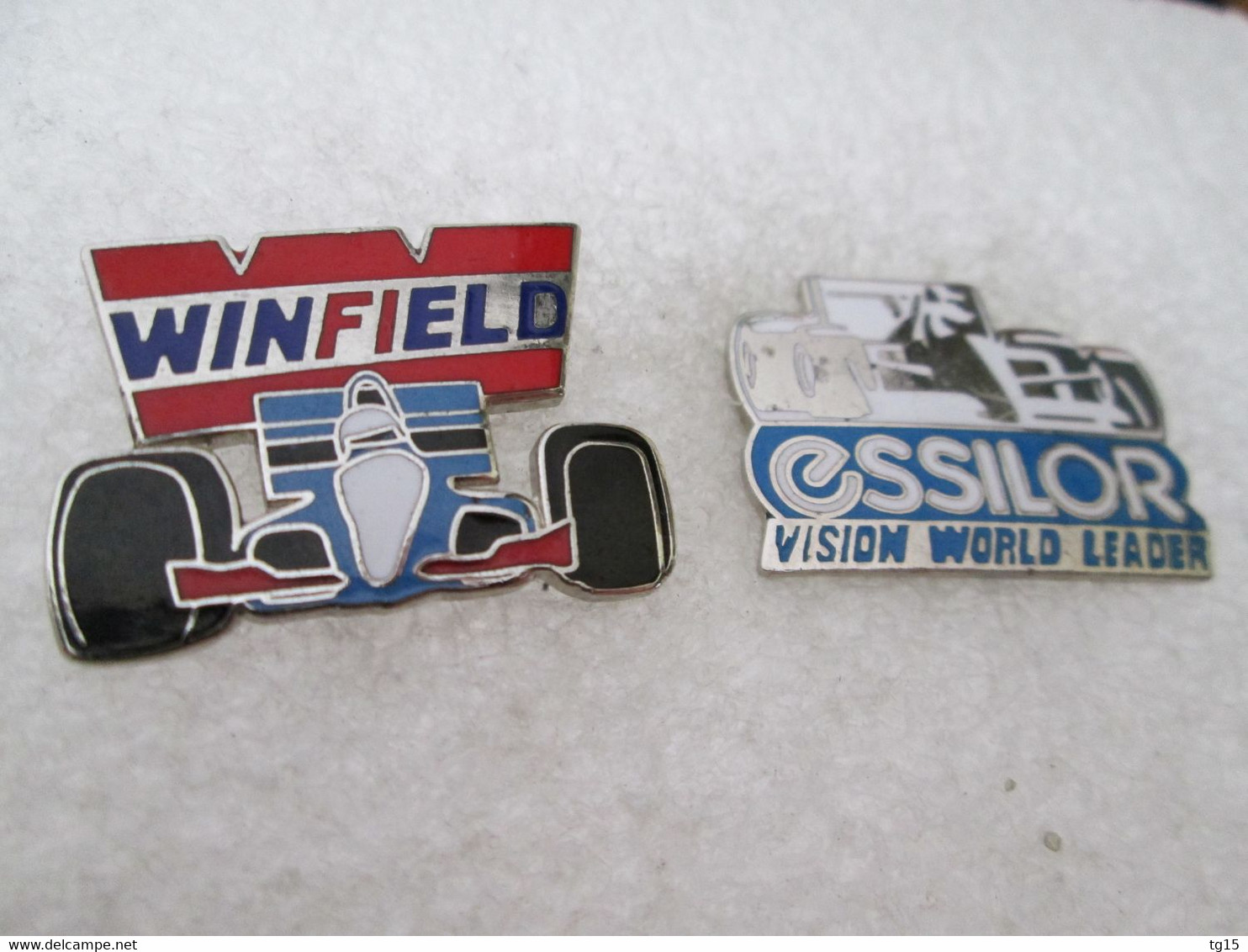 PIN'S     LOT  2  MONOPLACES   WINFIELD   ESSILOR    Email Grand Feu - F1