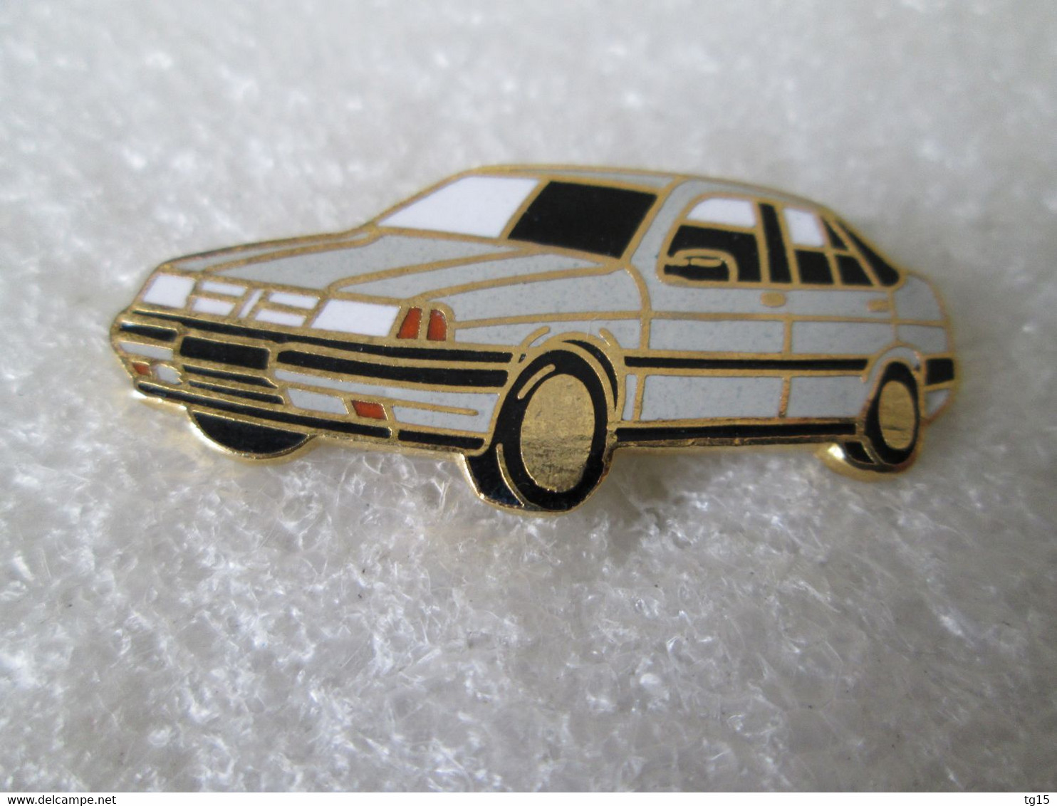 PIN'S    FIAT   TEMPRA  Email Grand Feu - Fiat