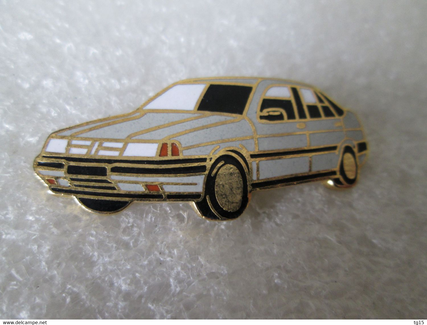 PIN'S    FIAT   TEMPRA  Email Grand Feu - Fiat