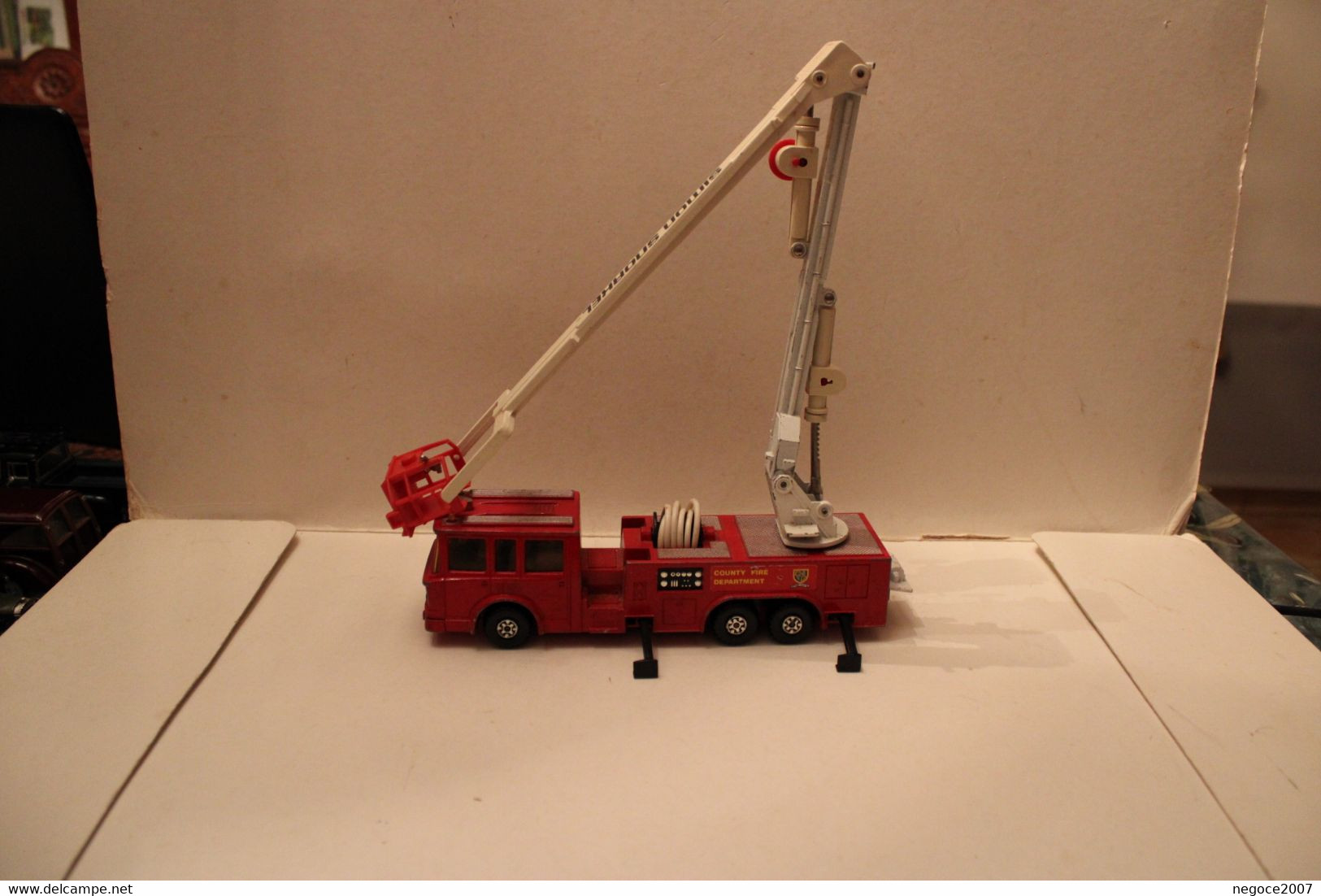 Très Gros Camion De Pompiers Au 1/32 éme Matchbox - Scale 1:32