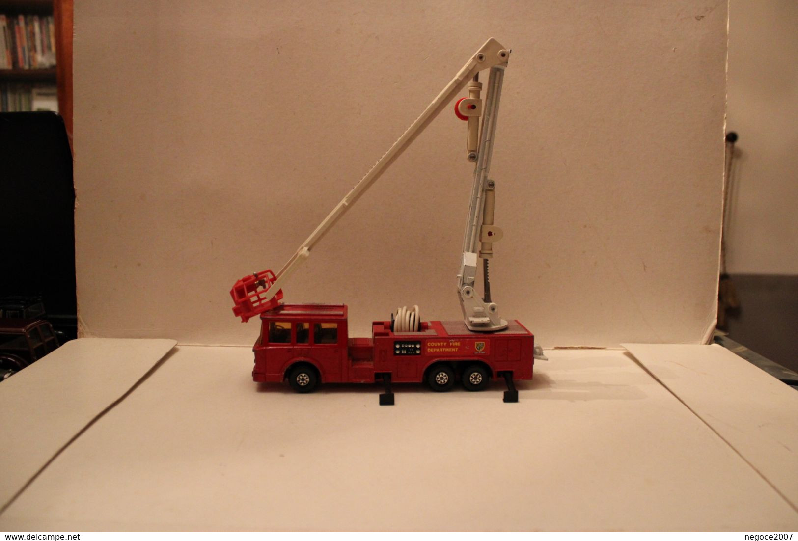 Très Gros Camion De Pompiers Au 1/32 éme Matchbox - Echelle 1:32