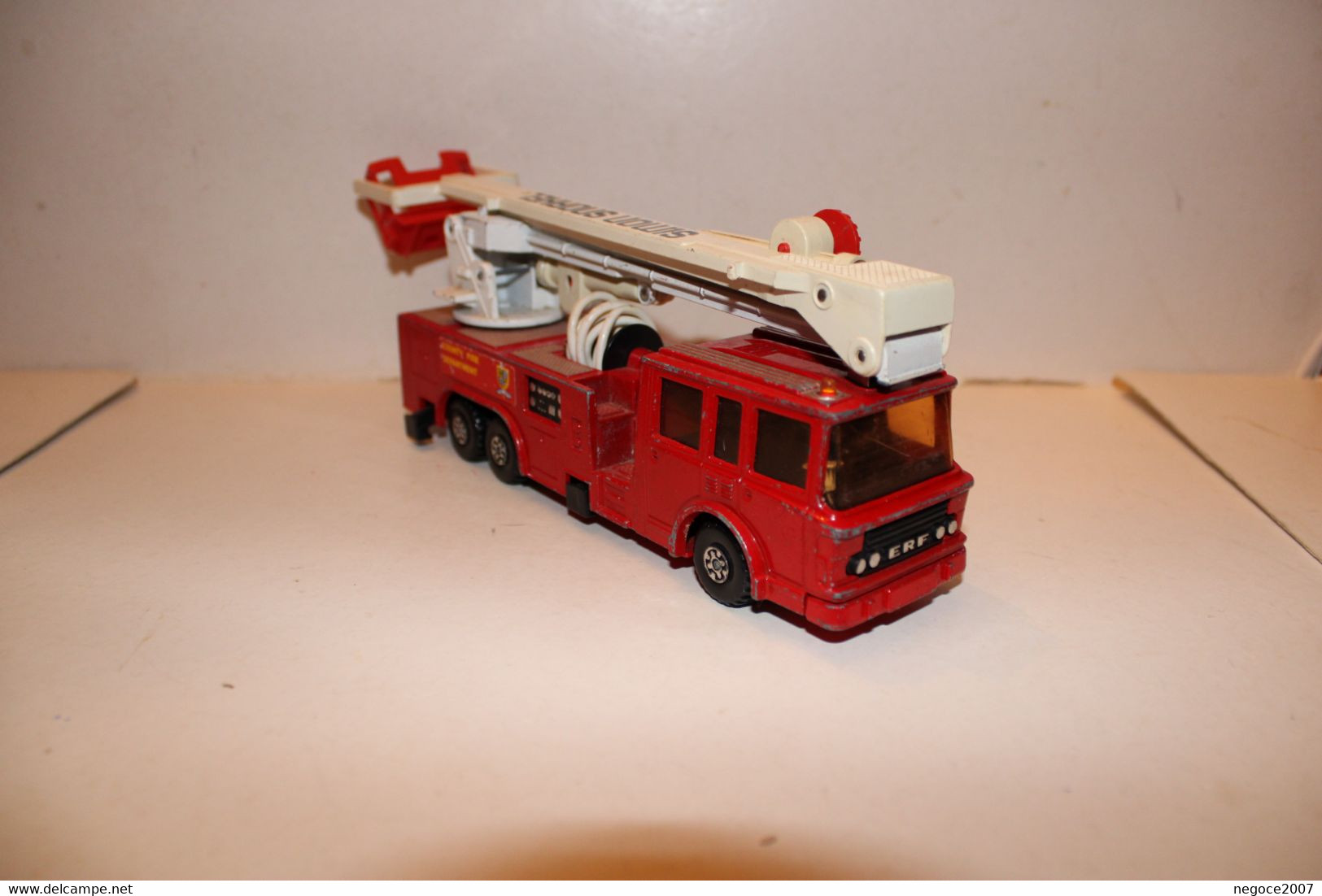 Très Gros Camion De Pompiers Au 1/32 éme Matchbox - Scale 1:32