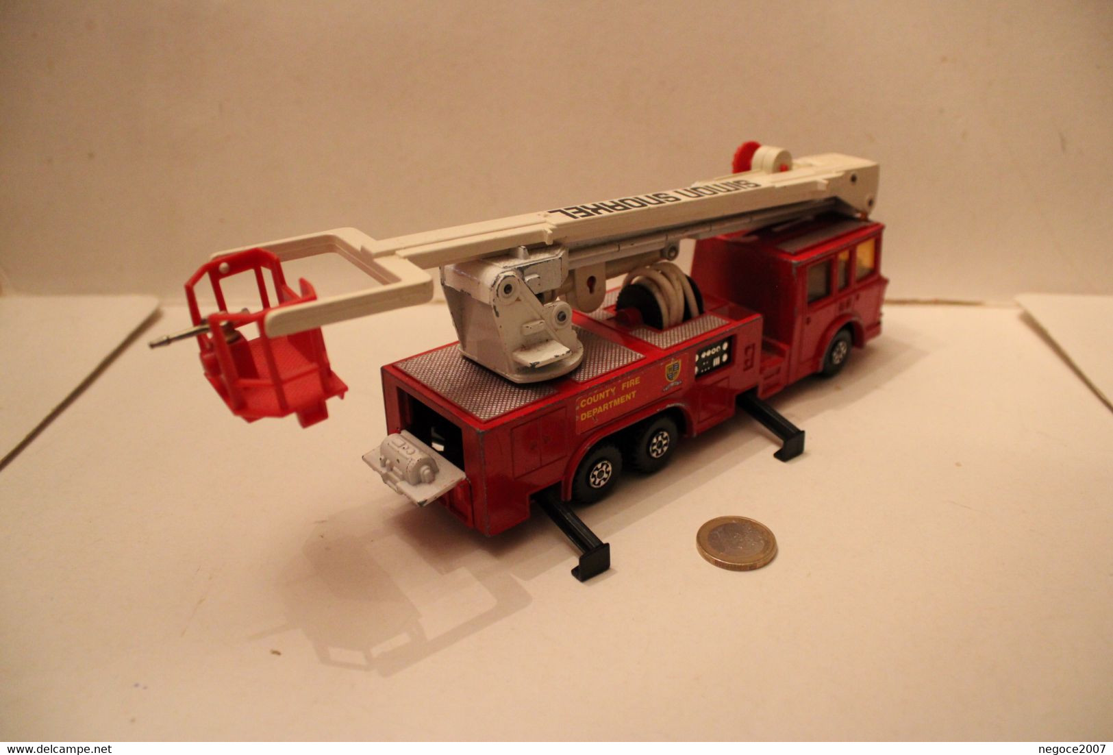 Très Gros Camion De Pompiers Au 1/32 éme Matchbox - Scale 1:32