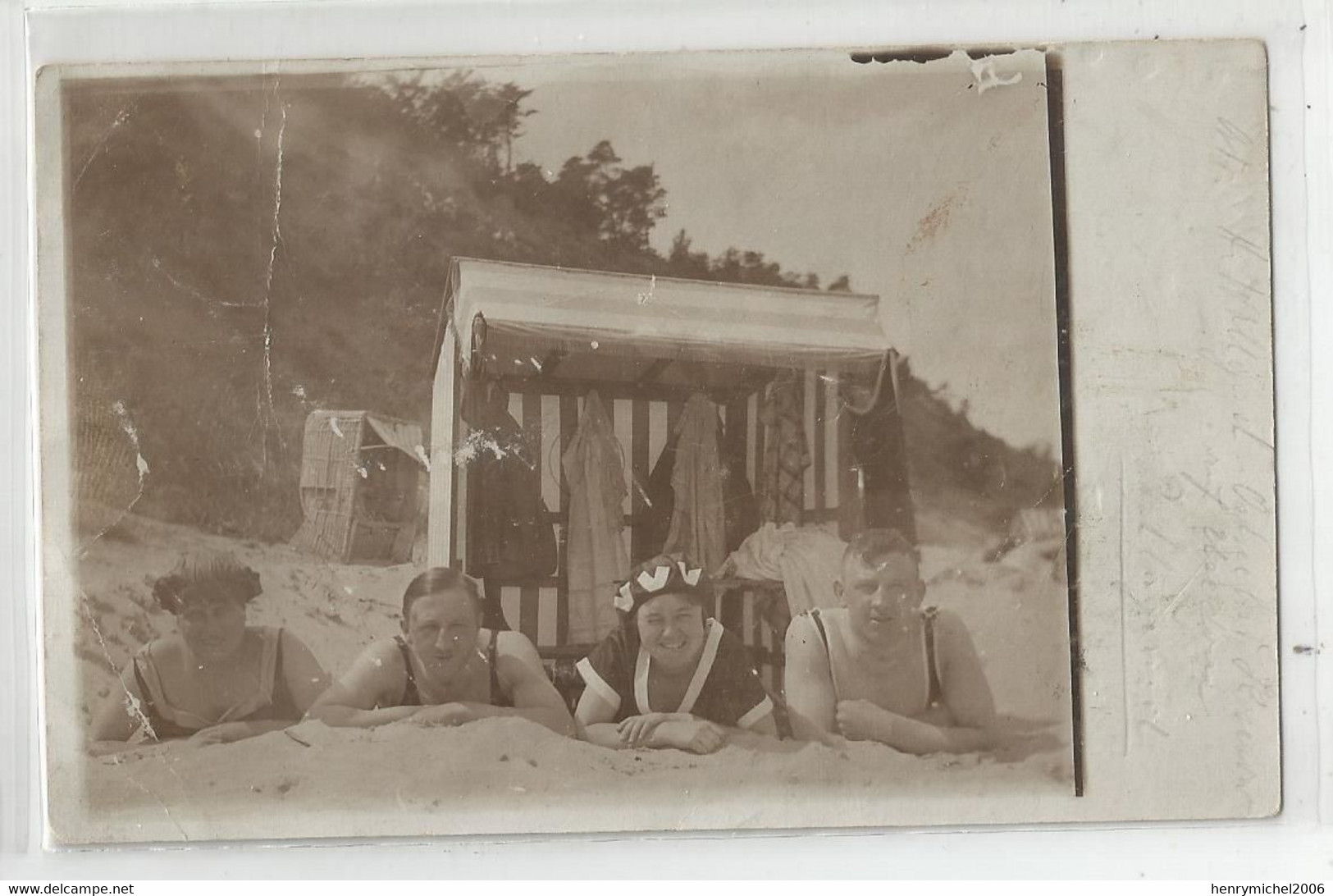 Carte Photo Cabine De Plage Hommes Femmes Couple Maillot De Bains A Roserow , 1925 - To Identify