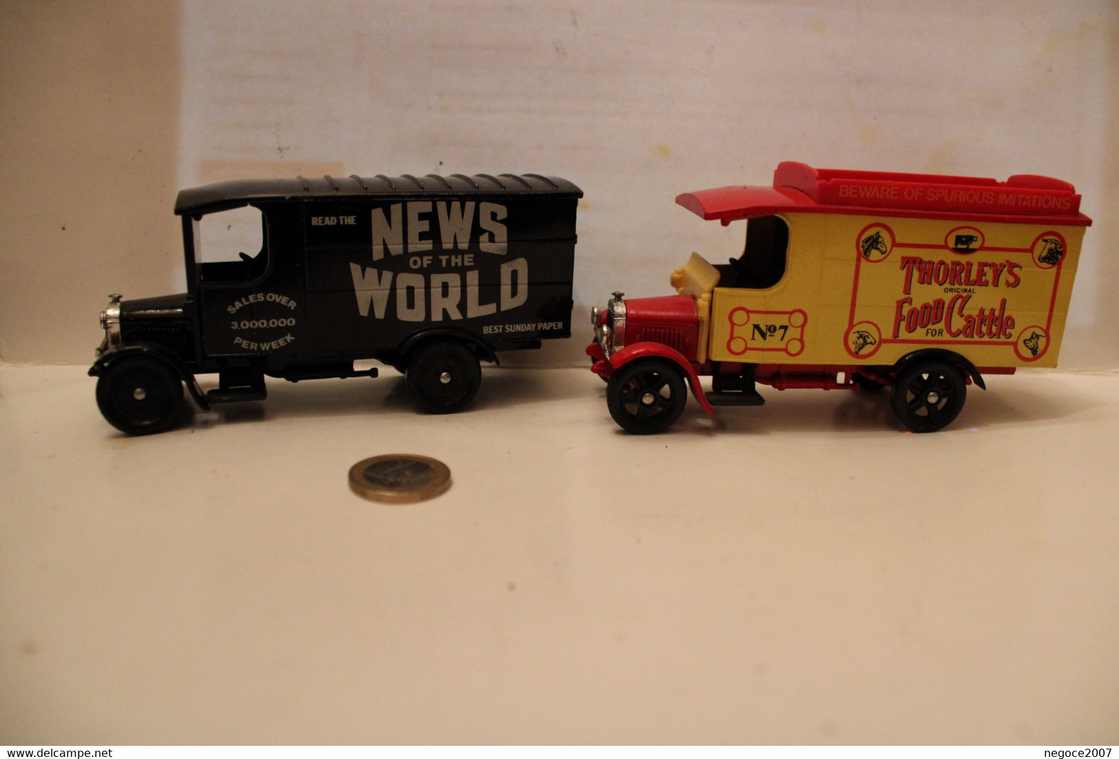 2 Camions Métal Au 1/35éme Bel État-Corgi - Scale 1:32