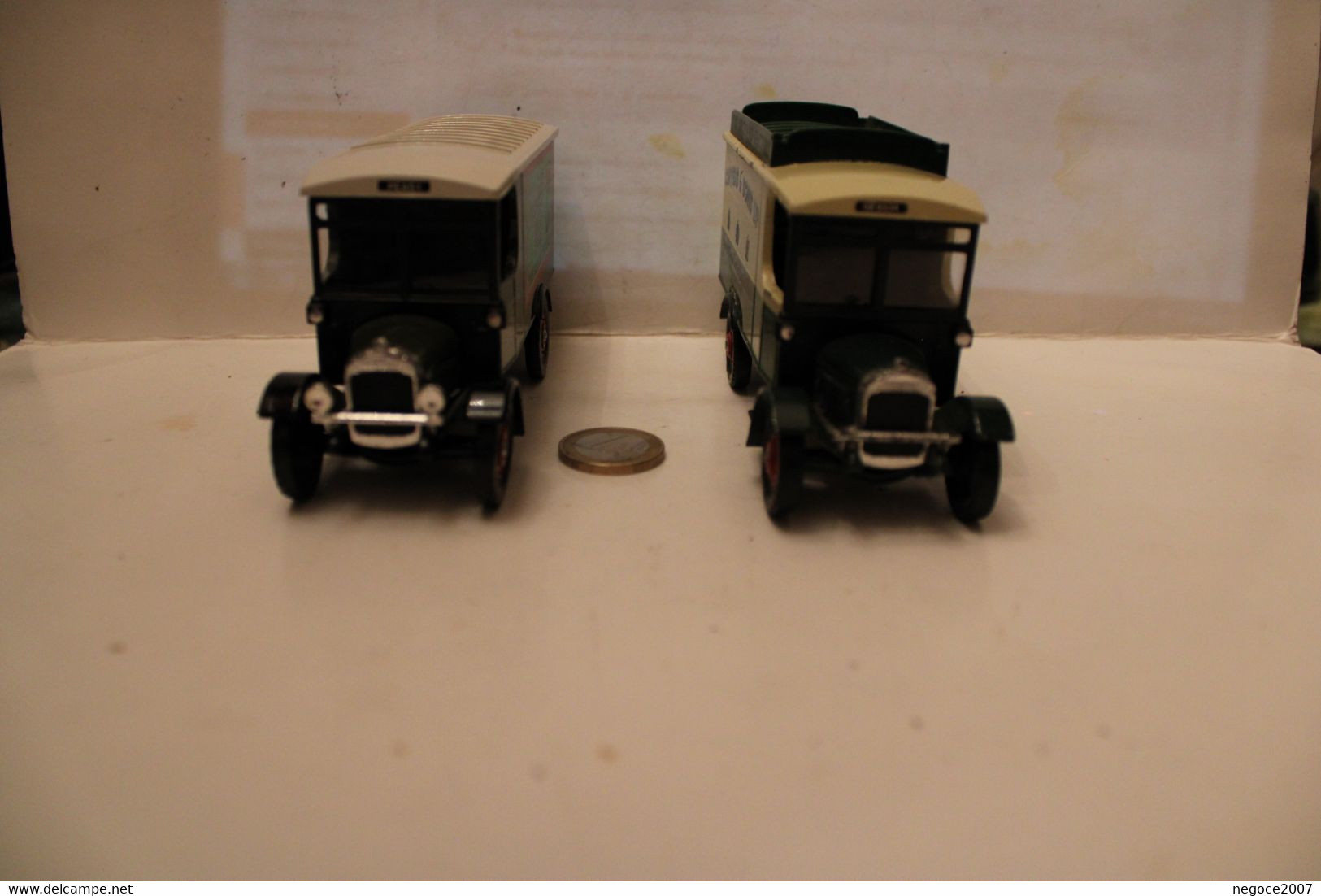 2 Camions Métal Au 1/35éme -Corgi - Scale 1:32