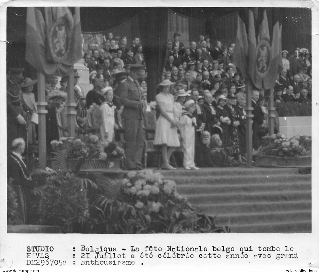 Photographie   : Politique.  Fête Nationale Belge   Personnalité Dont Le Roi  (voir Scan Et Commentaires) - Identified Persons