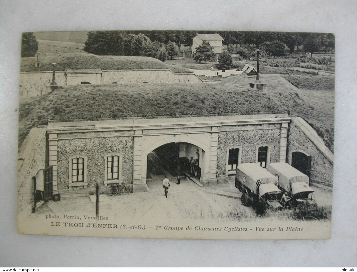 MILITARIA - LE TROU D'ENFER - 1er Groupe De Chasseurs Cyclistes - Vue Sur La Plaine - Caserme