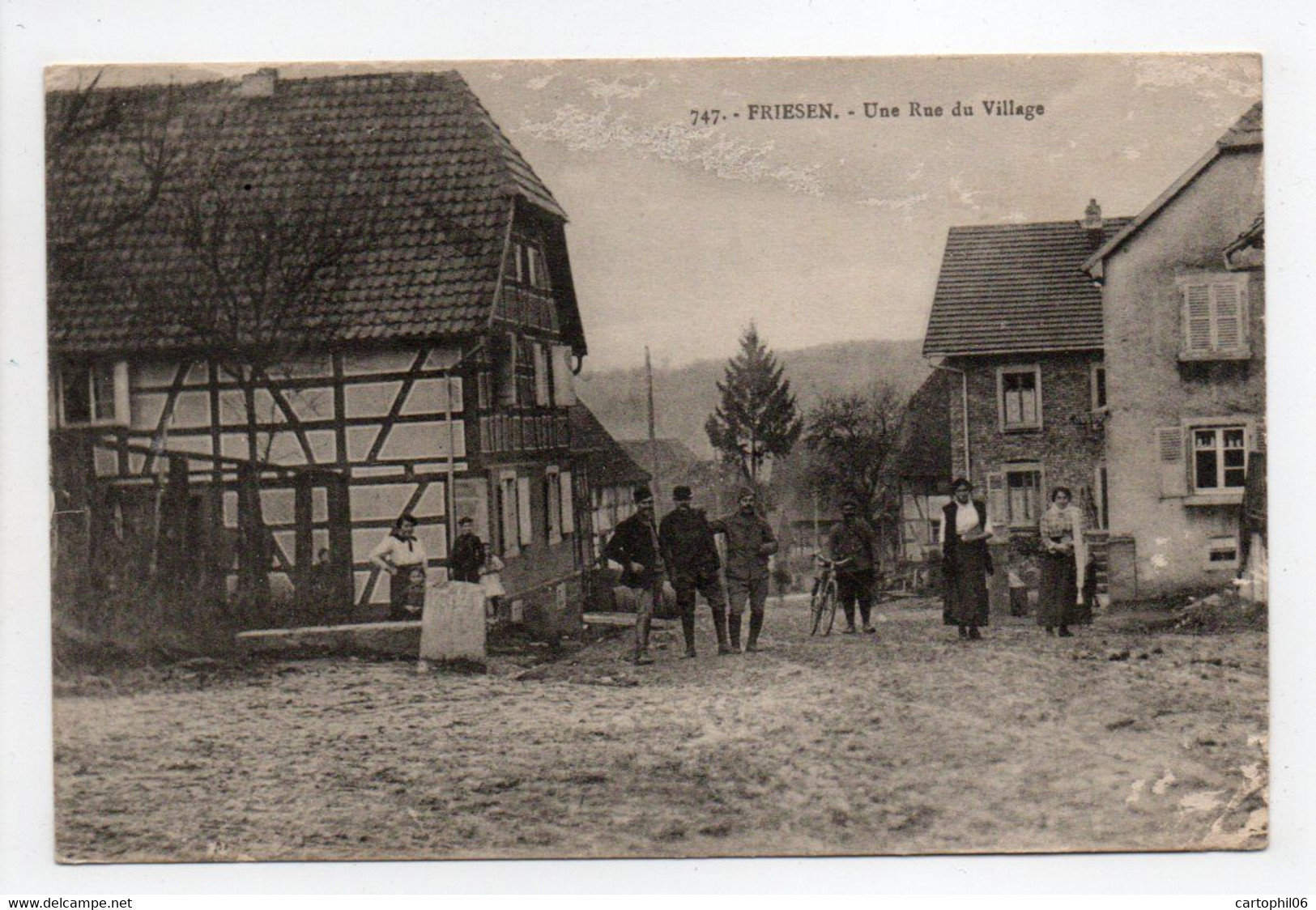 - CPA FRIESEN (68) - Une Rue Du Village 1918 (belle Animation) - Edition Chadourne 747 - - Sonstige & Ohne Zuordnung