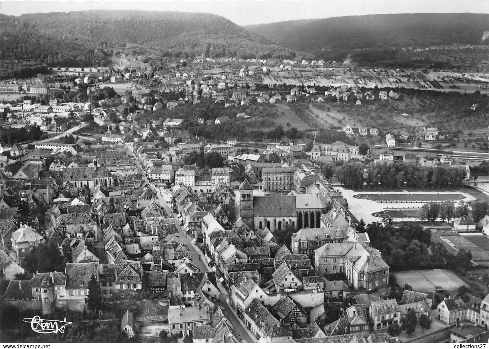 67-SAVERNE- VUE AERIENNE VIEUX QUARTIER AUTOUR DE L'EGLISE PAROISSIALE - Saverne