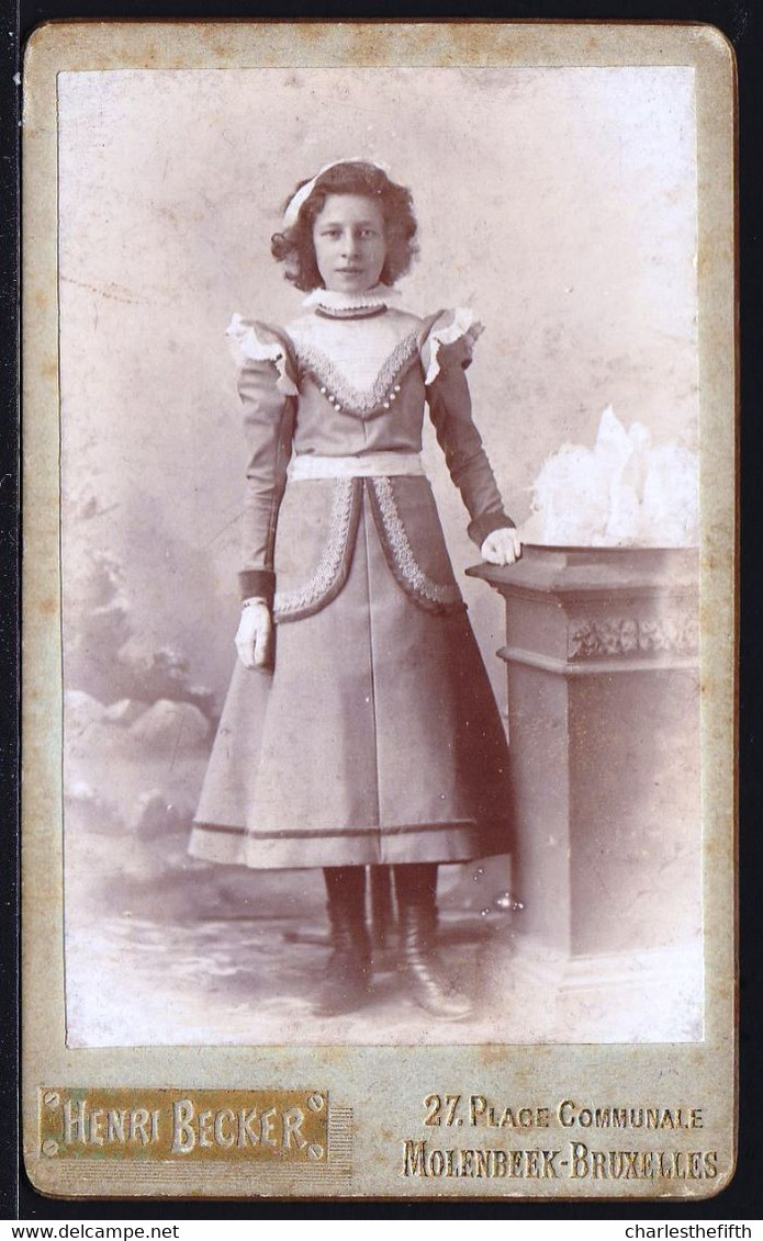 PHOTO CDV MONTEE - JEUNE FILLE AVEC SUPERBE ROBE - MODE - YOUNG GIRL - PHOTO BECKER MOLENBEEK - Antiche (ante 1900)
