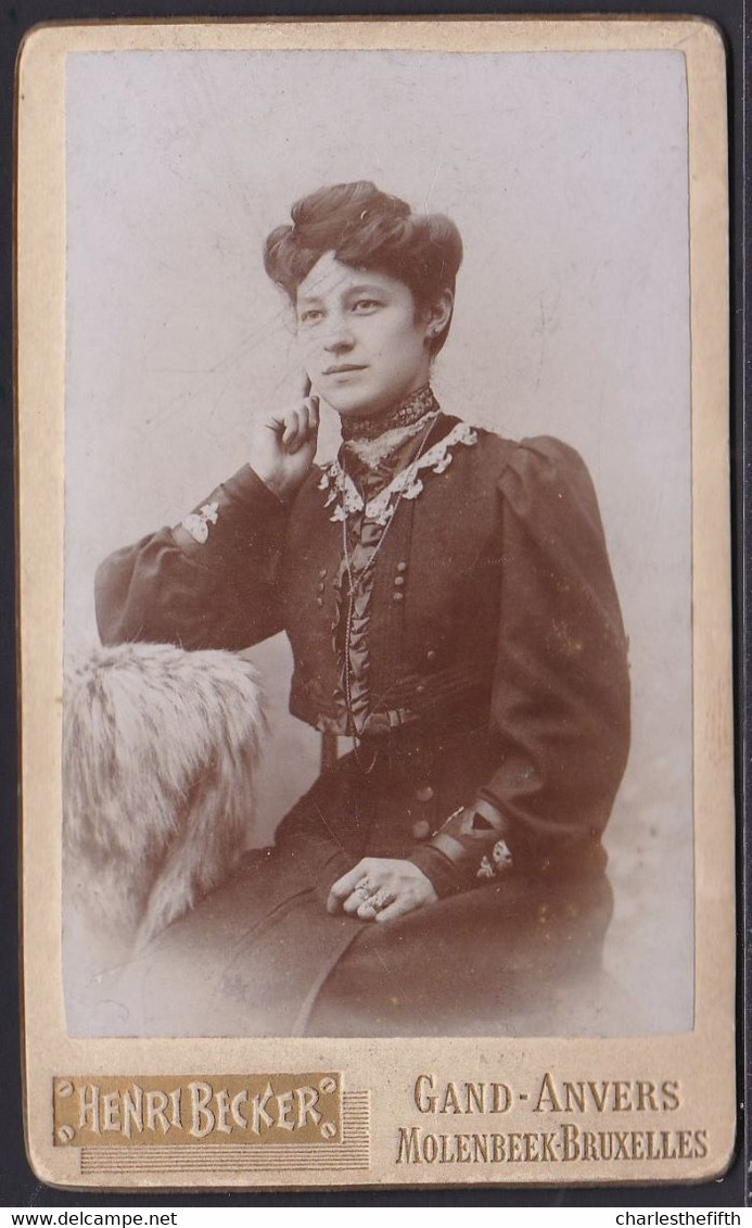 PHOTO CDV MONTEE - DAME AVEC BELLE ROBE - MODE  - PHOTO BECKER BRUXELLES - Oud (voor 1900)