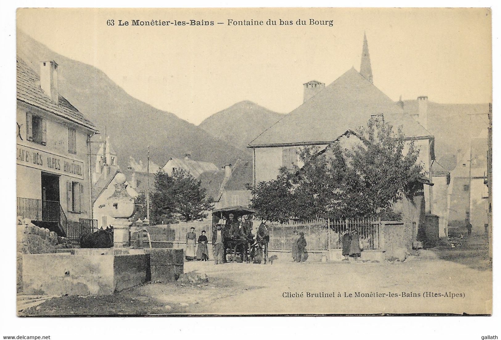 05-LE MONETIER-LES-BAINS- Fontaine Du Bas Du Bourg...  Animé  Attelage, Café Des ALPES... - Andere & Zonder Classificatie