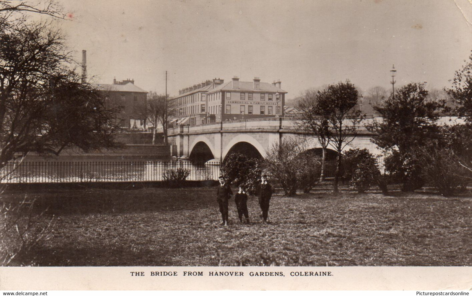 COLERAINE THE BRIDGE FROM HANOVER GARDENS OLD R/P POSTCARD NORTHERN IRELAND - Londonderry