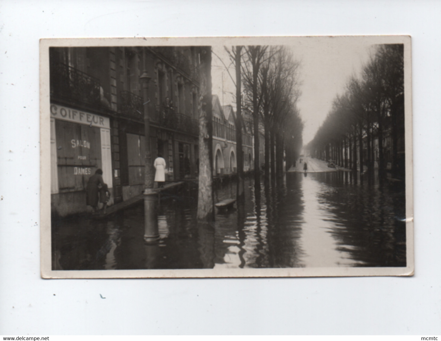 CPA  -   Nantes Sous L'eau (Janvier 1936)  -  L'Avenue De Launay -  ( Coiffeur  ) - Nantes