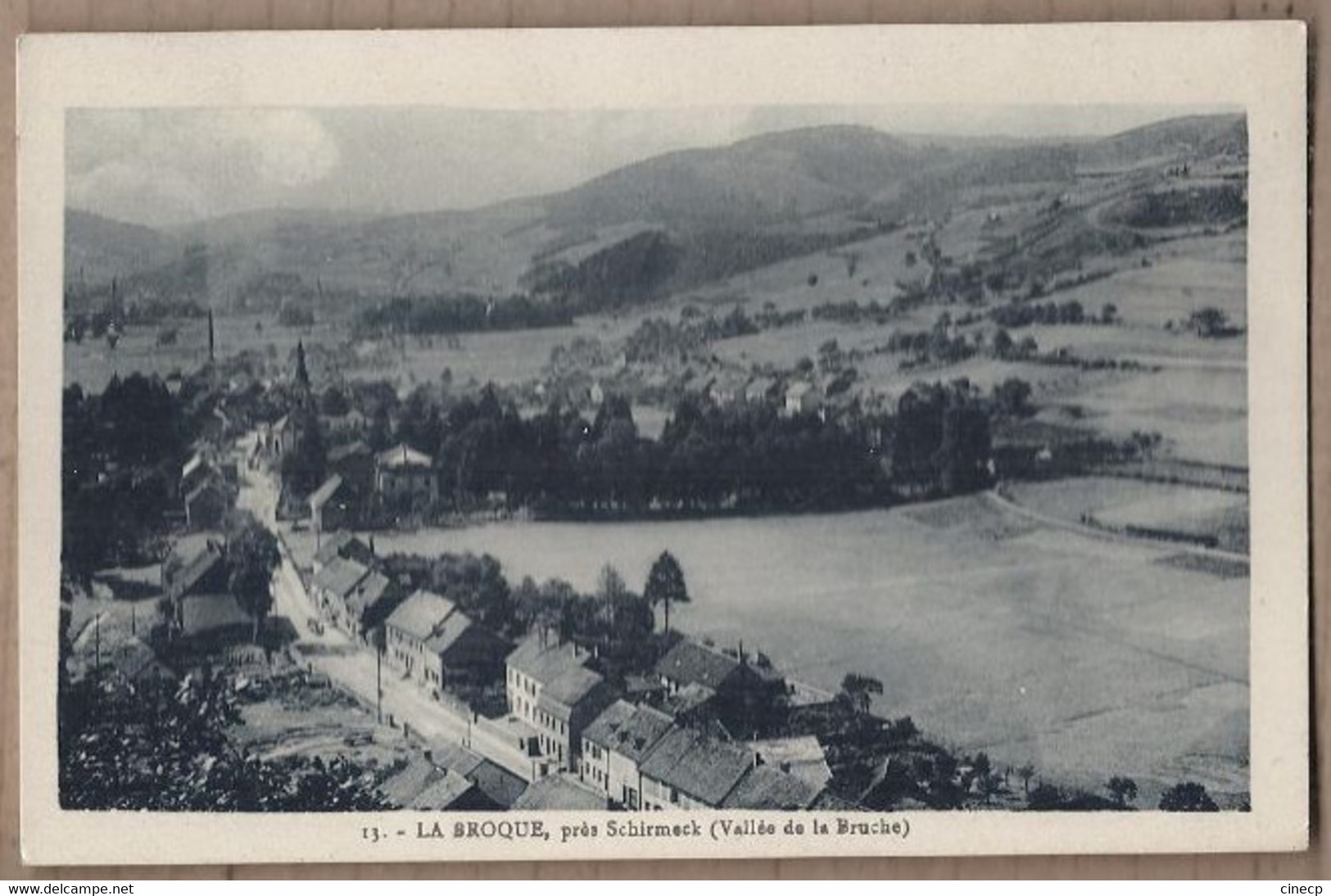 CPA 67 - LA BROQUE - La Broque , Près SCHIRMECK ( Vallée De La Broche ) - Très Jolie Vue Générale Avec Route Centre - La Broque