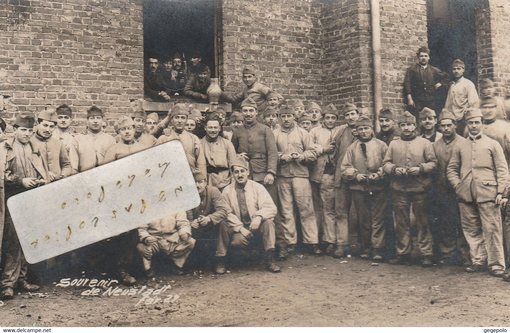 Camp De NEUSTADT - Souvenir De ........ - Militaires Prisonniers  Qui Posent ( Carte Photo ) - Neustadt (Weinstr.)
